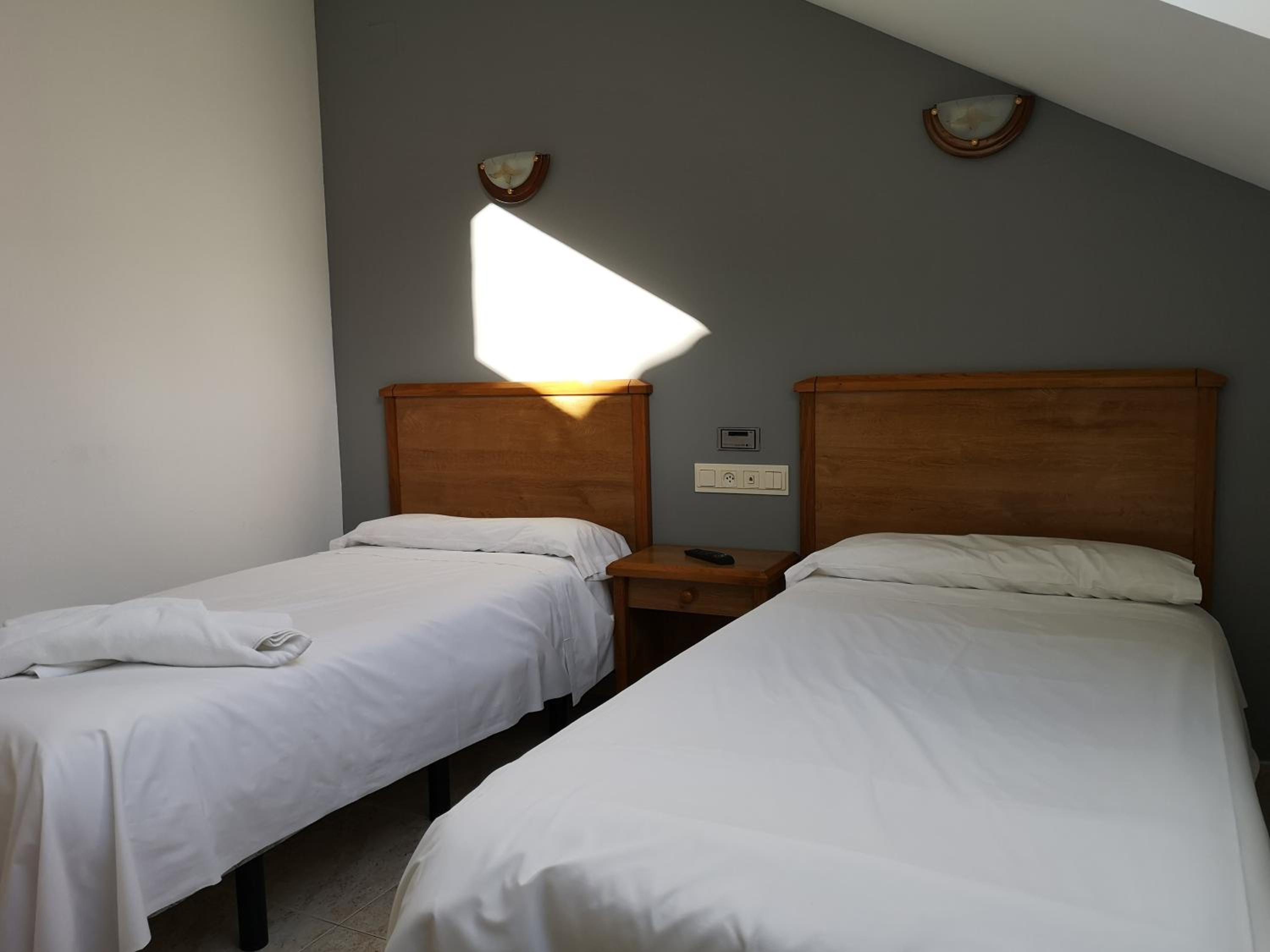 Double or Twin Room - Photo 6