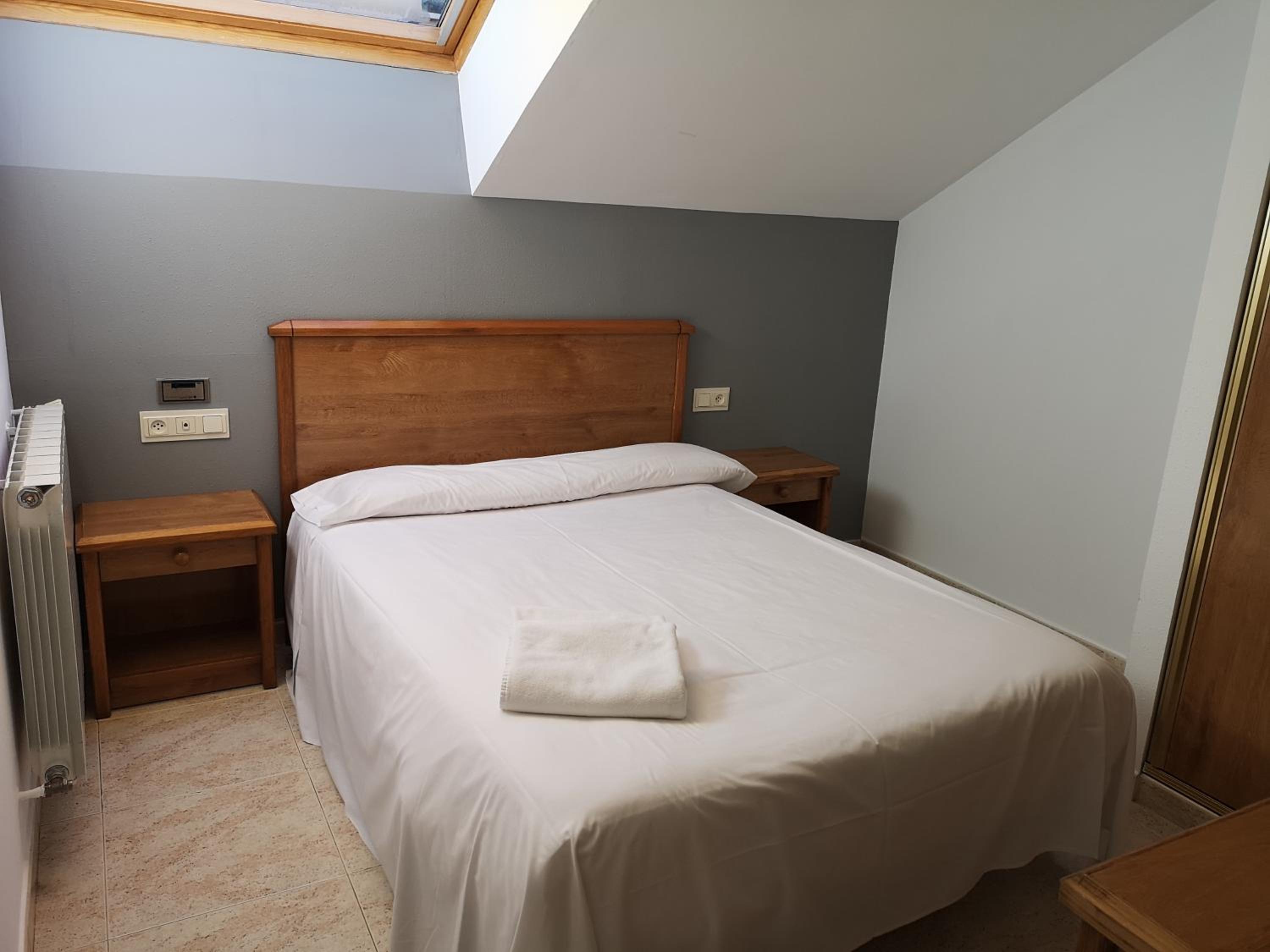 Standard Queen Room - Photo 5