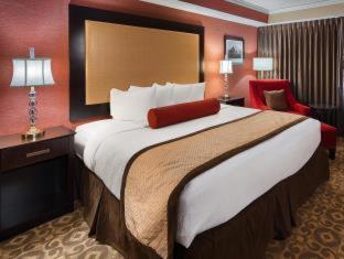 One-Bedroom Executive King Suite - Non-Smoking - Photo 9