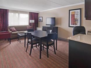 One-Bedroom Executive King Suite - Non-Smoking - Photo 5