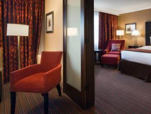 One-Bedroom Executive King Suite - Non-Smoking - Photo 2