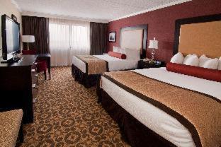 One-Bedroom King Suite with Roll In Shower - Mobility Accessible/Non-Smoking - Photo 1