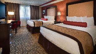 One-Bedroom King Suite with Roll In Shower - Mobility Accessible/Non-Smoking - Photo 2