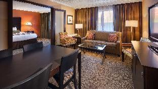 Deluxe King Room - Non-Smoking - Photo 10