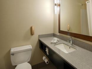 Queen Room with Two Queen Beds - Pet Friendly/Non-Smoking - Photo 11