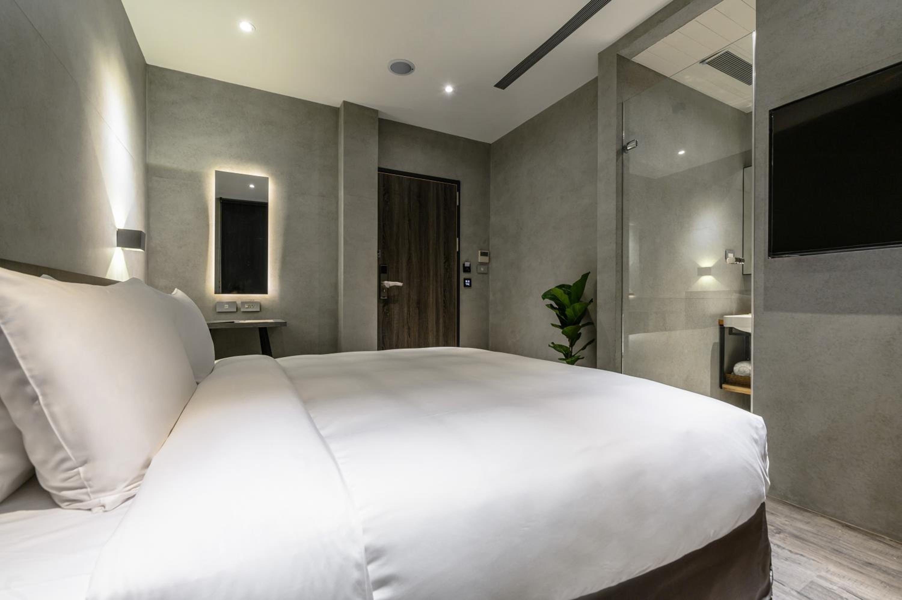 Standard Double Room - Photo 5