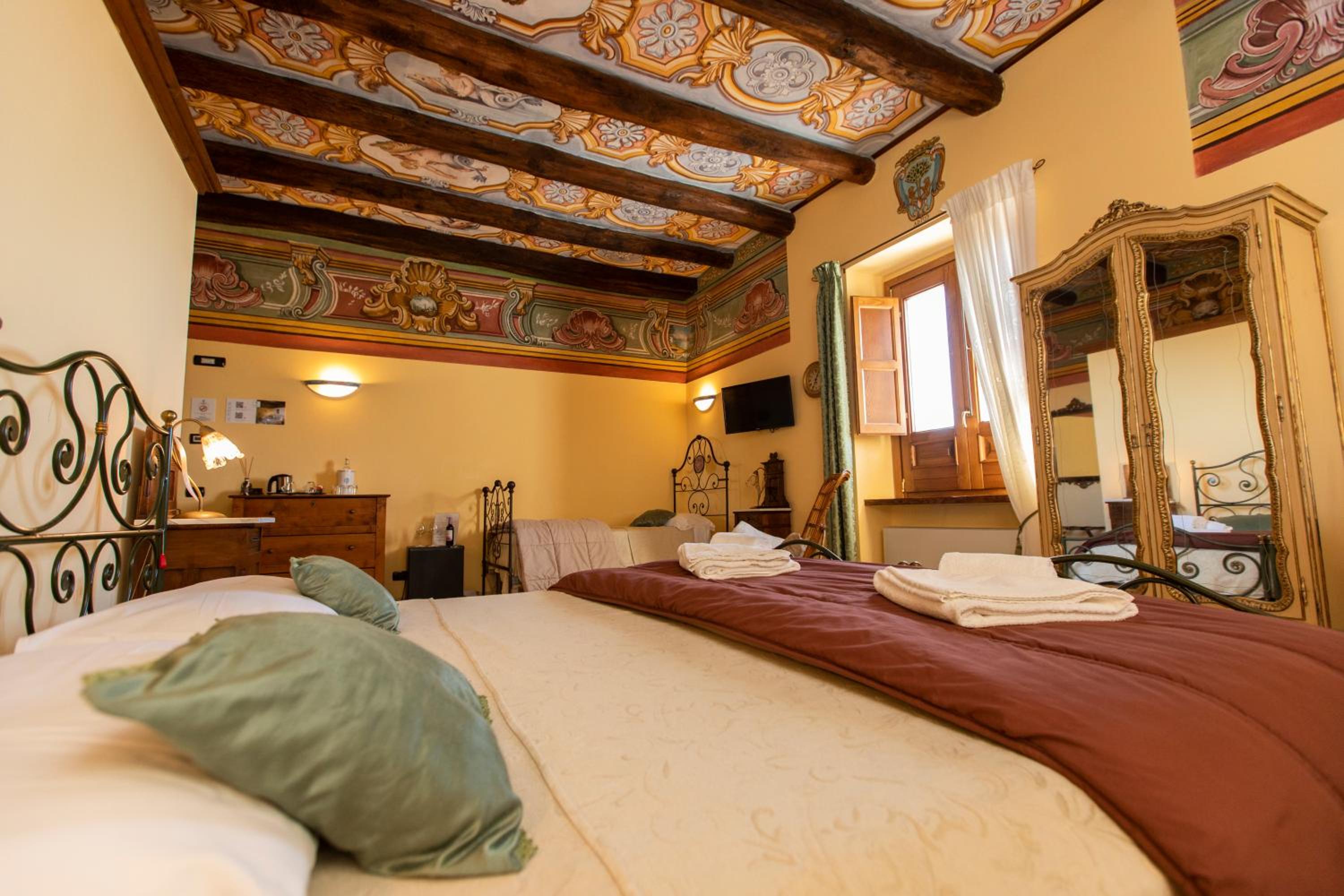 Superior Triple Room photo 3