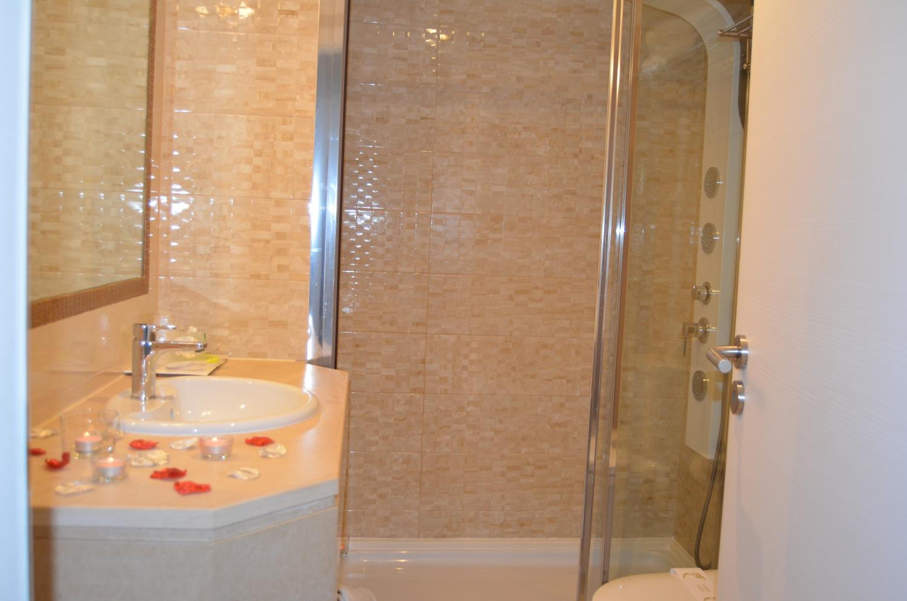 Double Room with Romantic Package  photo 2