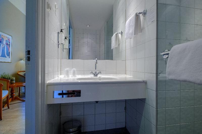 Standard Double Room with Queen Bed