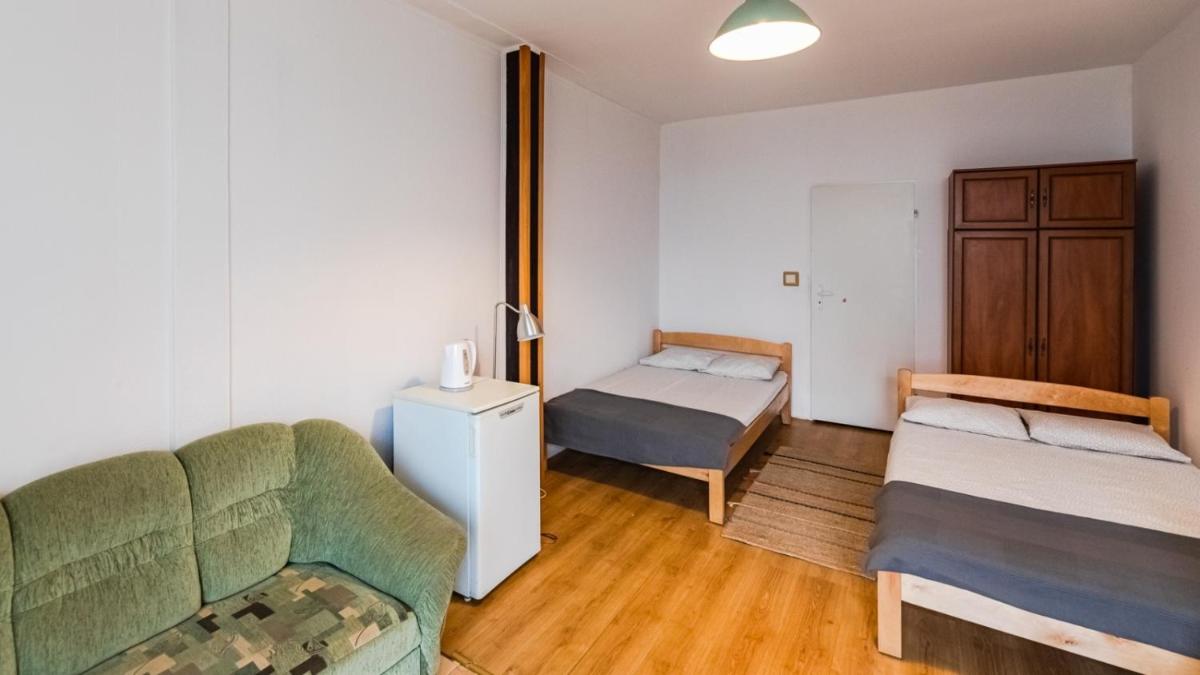 Quadruple Room with Bathroom - Photo 6