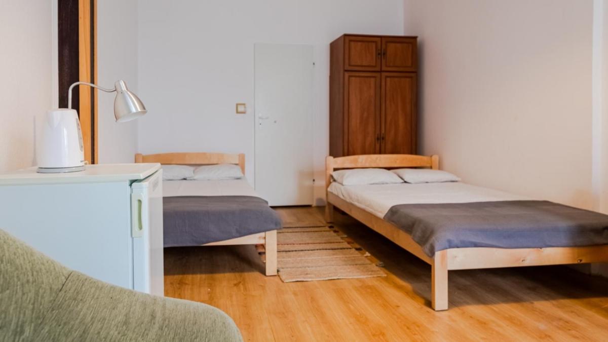 Quadruple Room with Bathroom - Photo 7