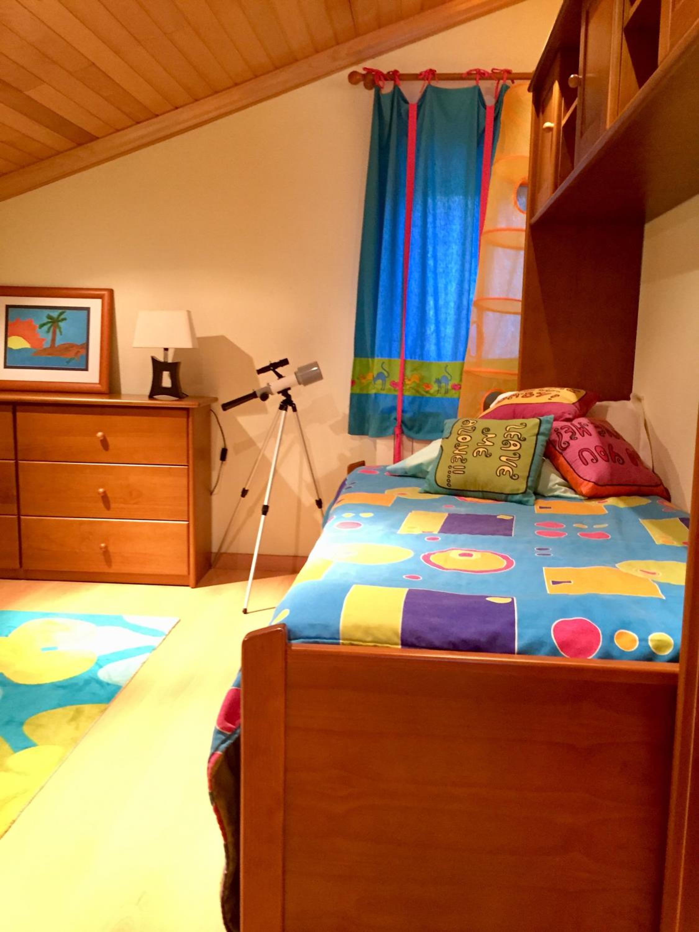 Three-Bedroom House - Photo 5