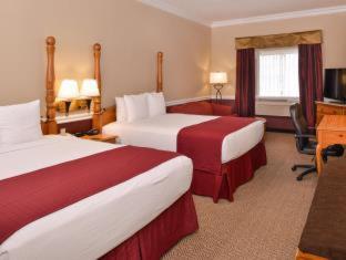 Queen Room with Two Queen Beds and Mobility Accessible Tub - Communication Assistance - Photo 4