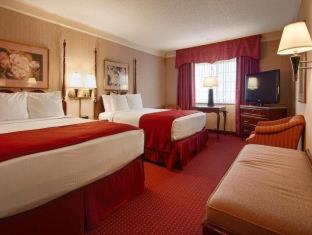 Queen Room with Two Queen Beds and Mobility Accessible Tub - Communication Assistance - Photo 6