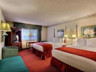 Queen Room with Two Queen Beds and Mobility Accessible Tub - Communication Assistance - Photo 5