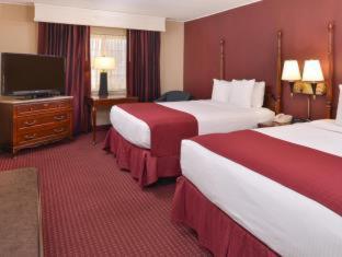 King Room with Bath Tub - Disability Access/Communication Assistance - Photo 5