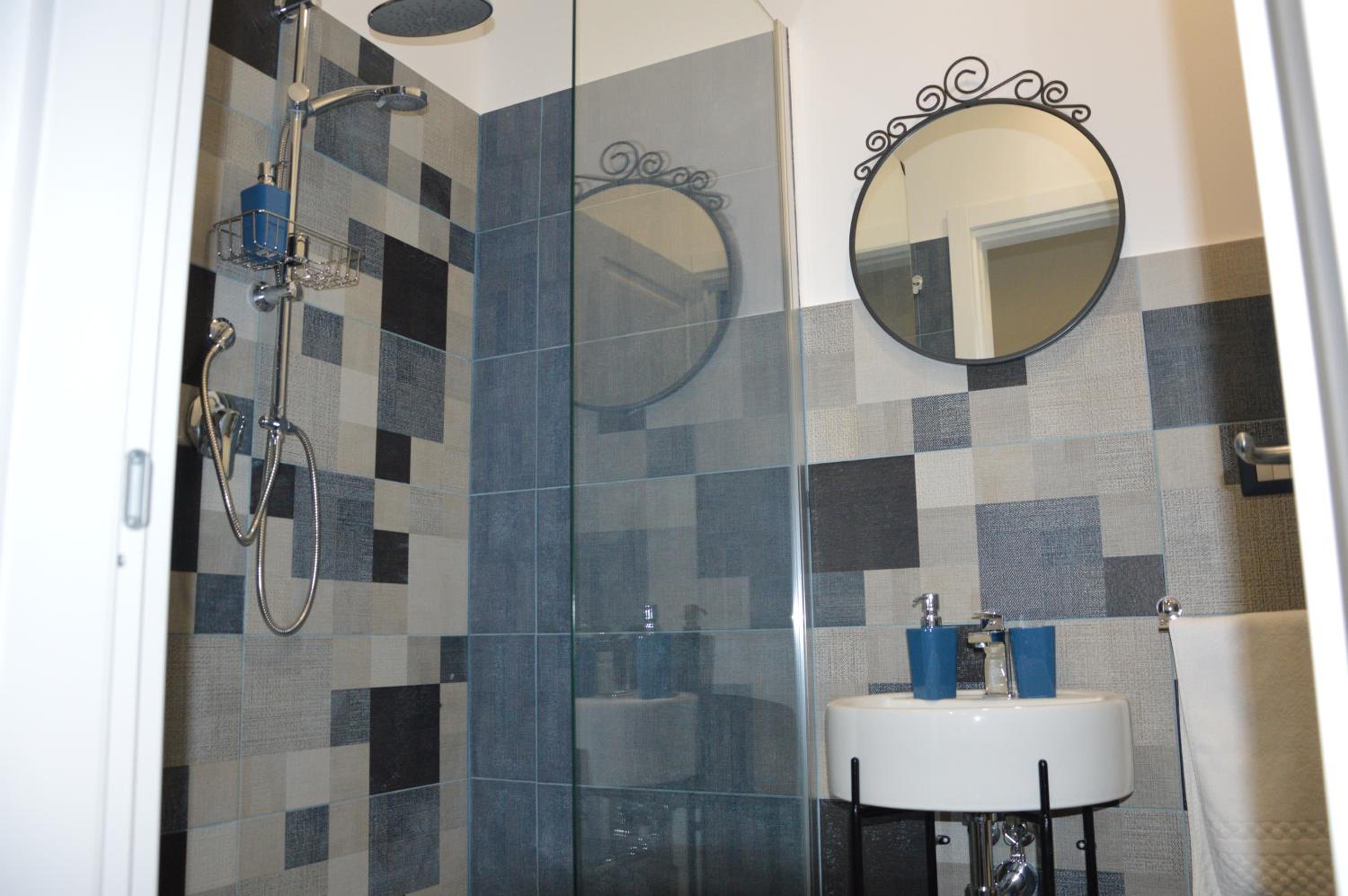 Deluxe Double Room with Balcony - Photo 24
