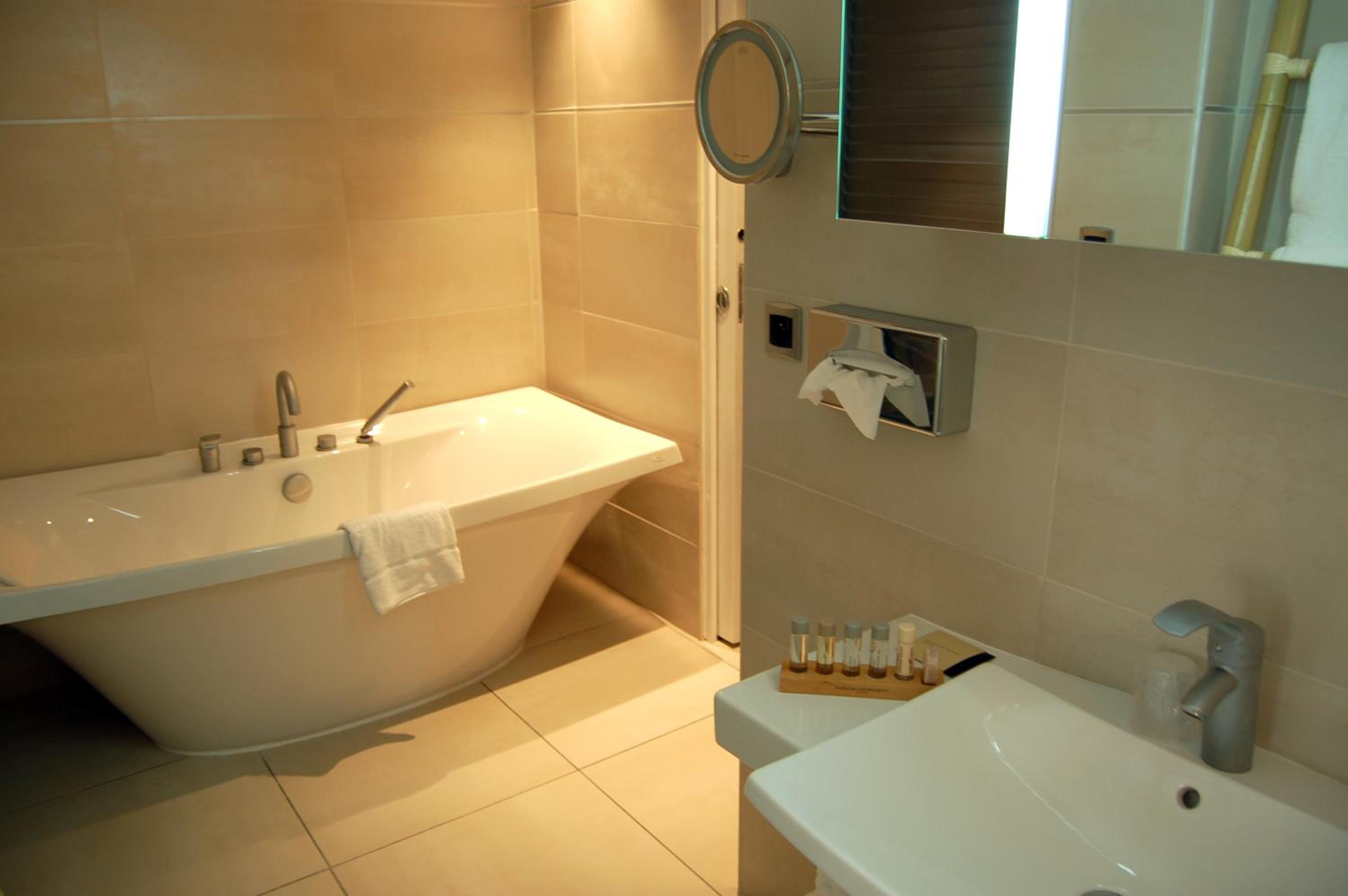 Panoramic sea view suite with jacuzzi - Photo 13