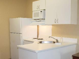 1 Queen Bed | Non-Smoking, Kitchen - Photo 5
