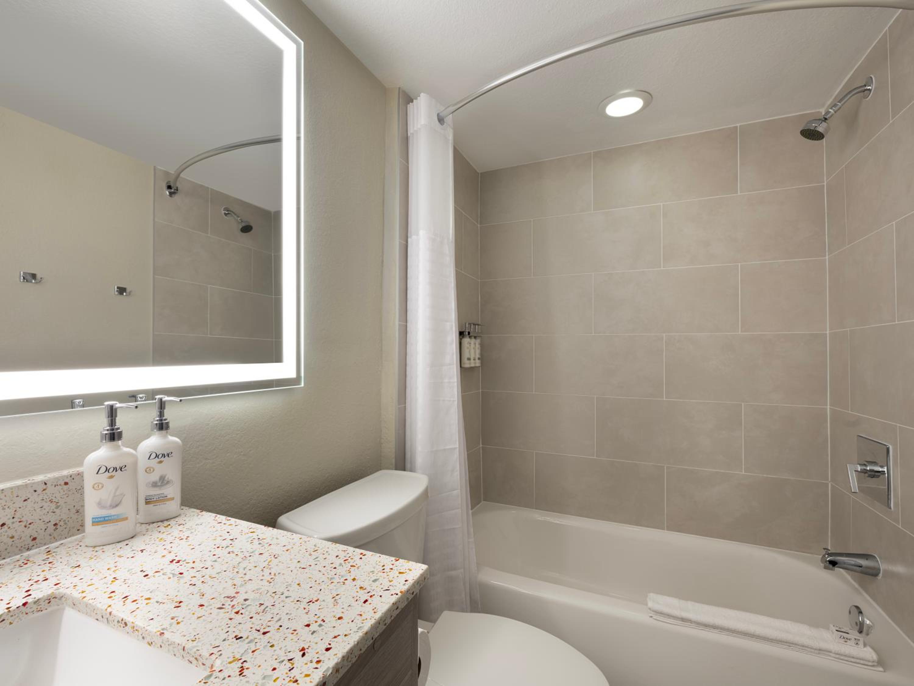 Two-Bedroom King Family Suite with Splash Waterpark View photo 2