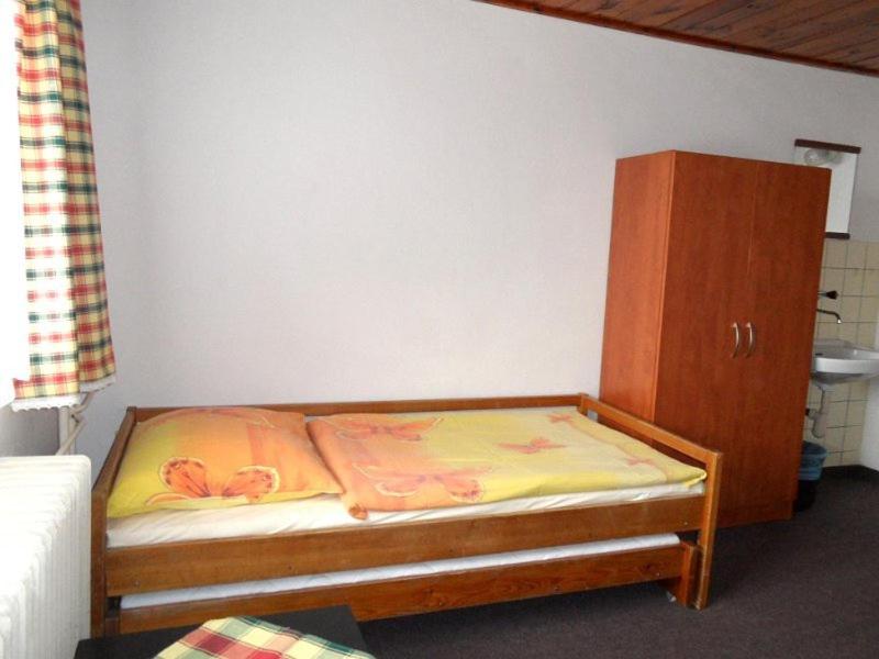 Triple Room with Shared Bathroom photo 2