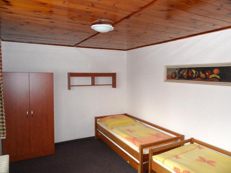 Economy Quadruple Room with Shared Bathroom photo 2