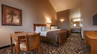King Room with Roll-In Shower - Mobility Accessible/First Floor