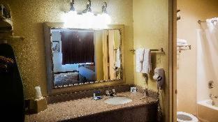 Queen Room with Two Queen Beds - Disability Access photo 3