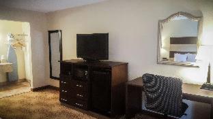 Queen Room with Two Queen Beds - Disability Access photo 2