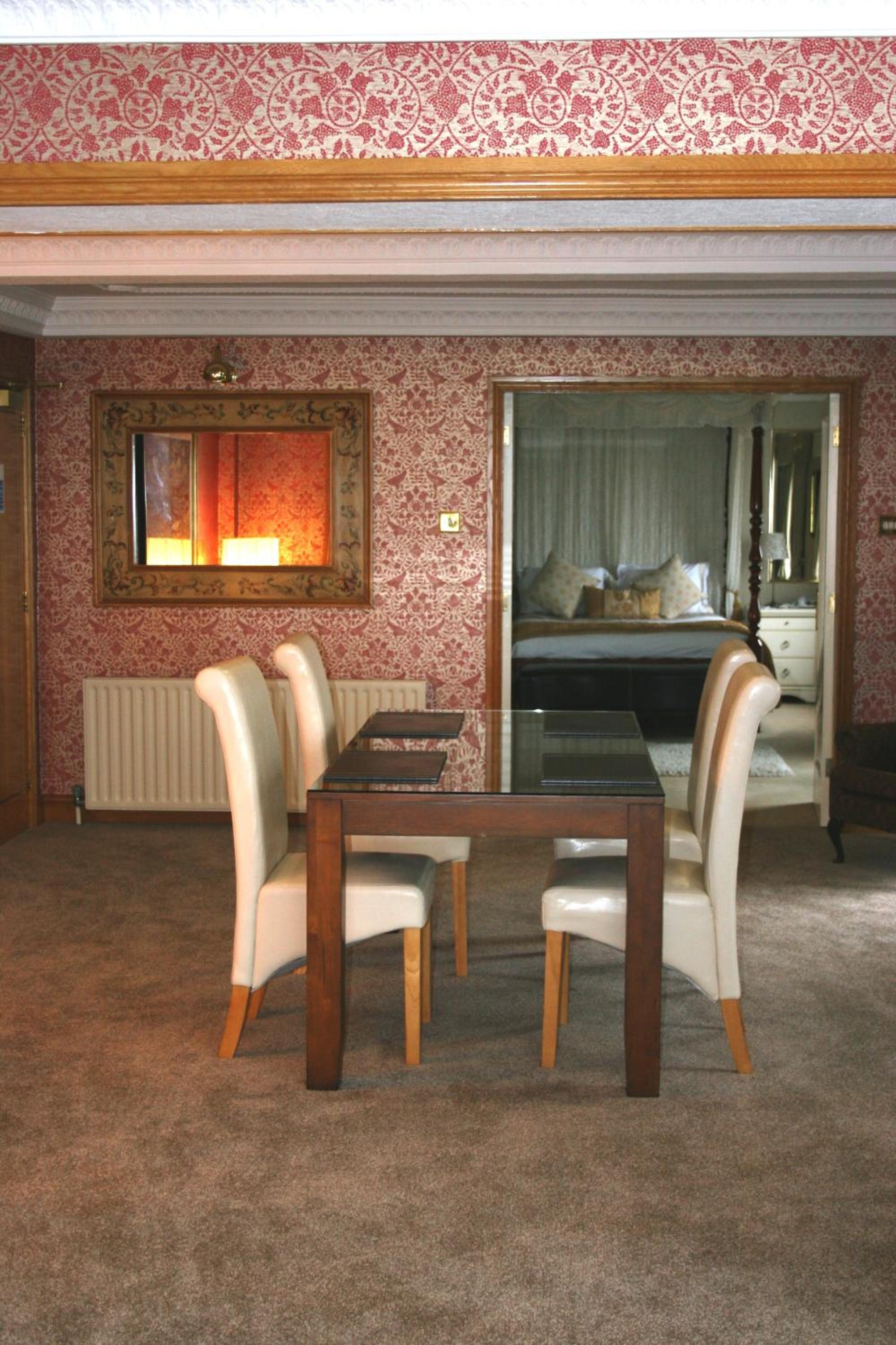 Premier Suite with Sea View - Photo 3