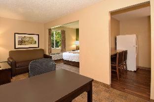 Queen studio with 1 Queen Bed - Disability Access/Non-Smoking - Photo 1