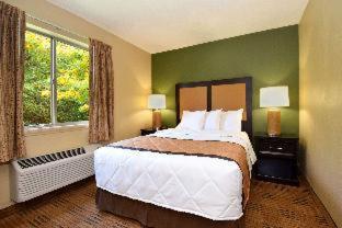 Queen studio with 1 Queen Bed - Disability Access/Non-Smoking - Photo 4