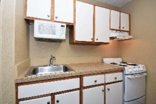 Deluxe Studio with 2 Queen Beds - Disability Access - Non-Smoking photo 3