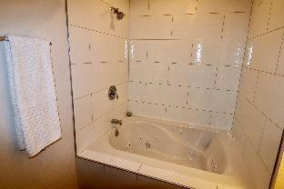 Large King Room with Sofa Bed and Balcony - Non-Smoking - Photo 7