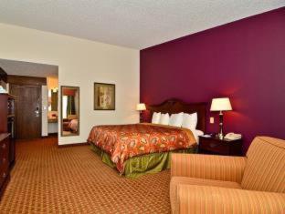 Large King Room with Sofa Bed and Balcony - Non-Smoking - Photo 8