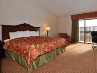 Large King Room with Sofa Bed and Balcony - Non-Smoking - Photo 6