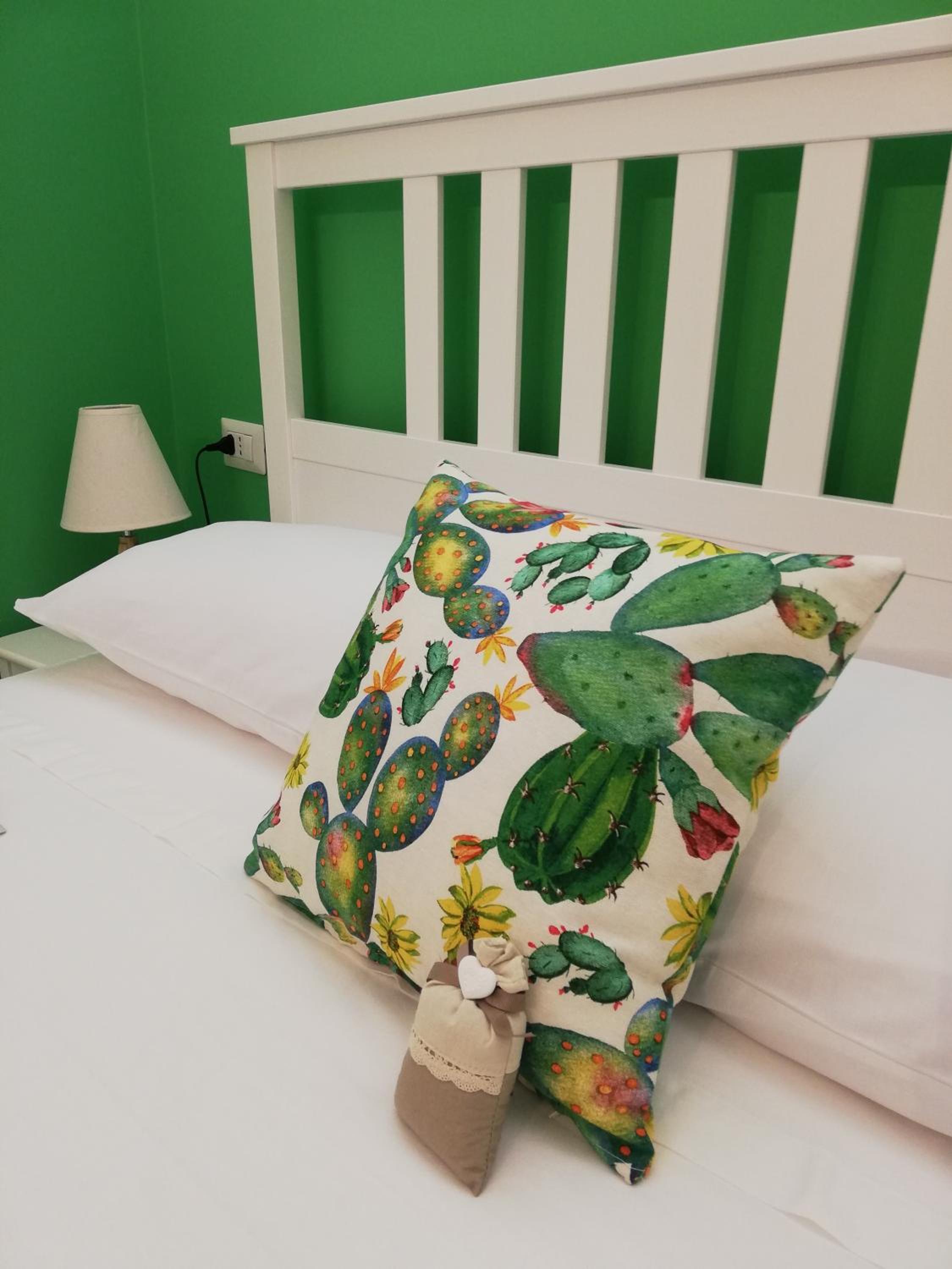 Double Room with Private Bathroom - Photo 13