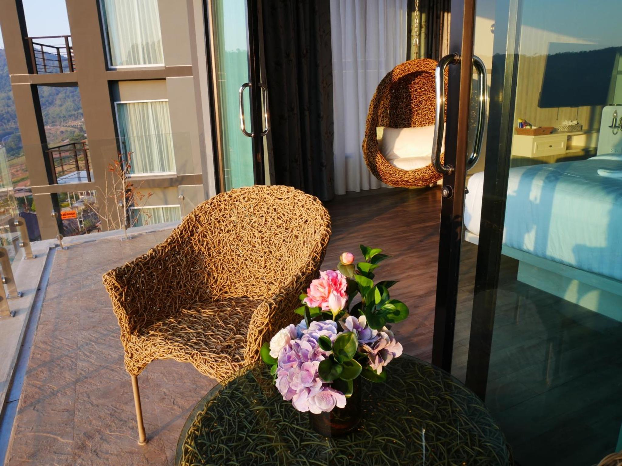 Executive Suite - Photo 3
