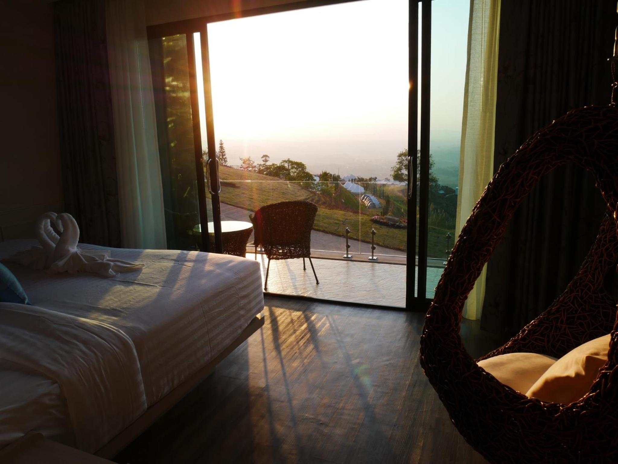 Executive Suite - Photo 2