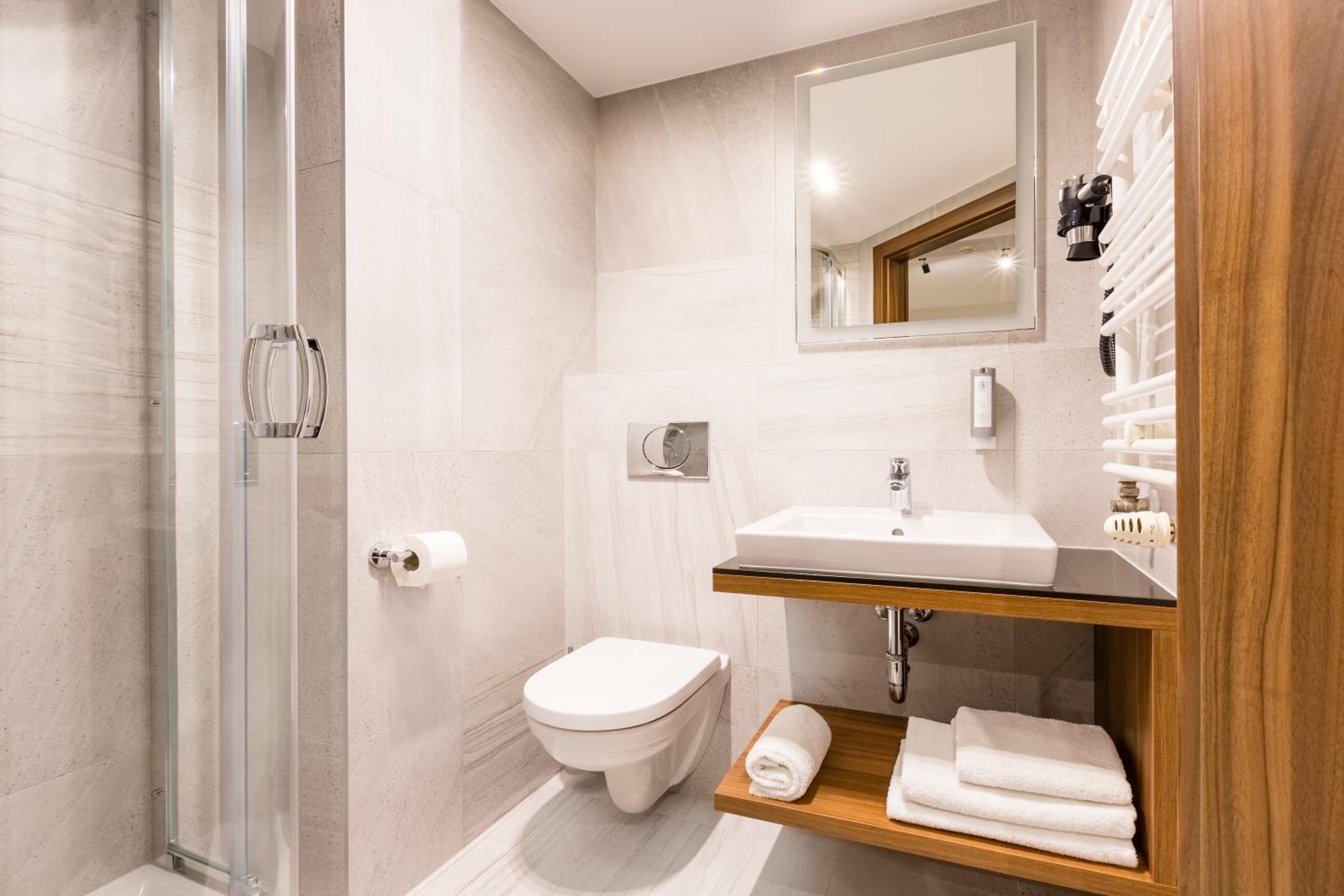 Premium Double or Twin Room - Photo 8