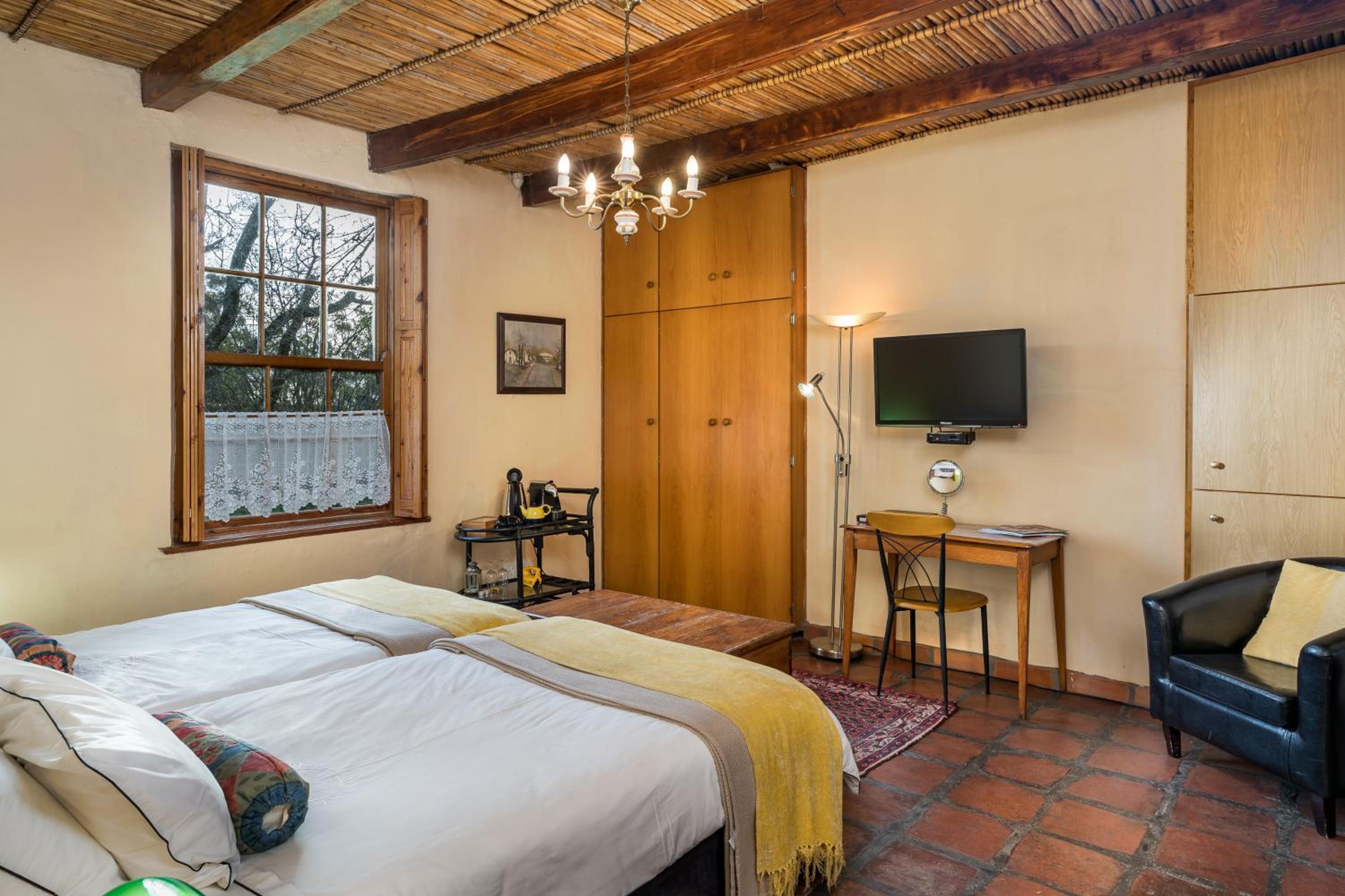 Twin Room - Photo 3