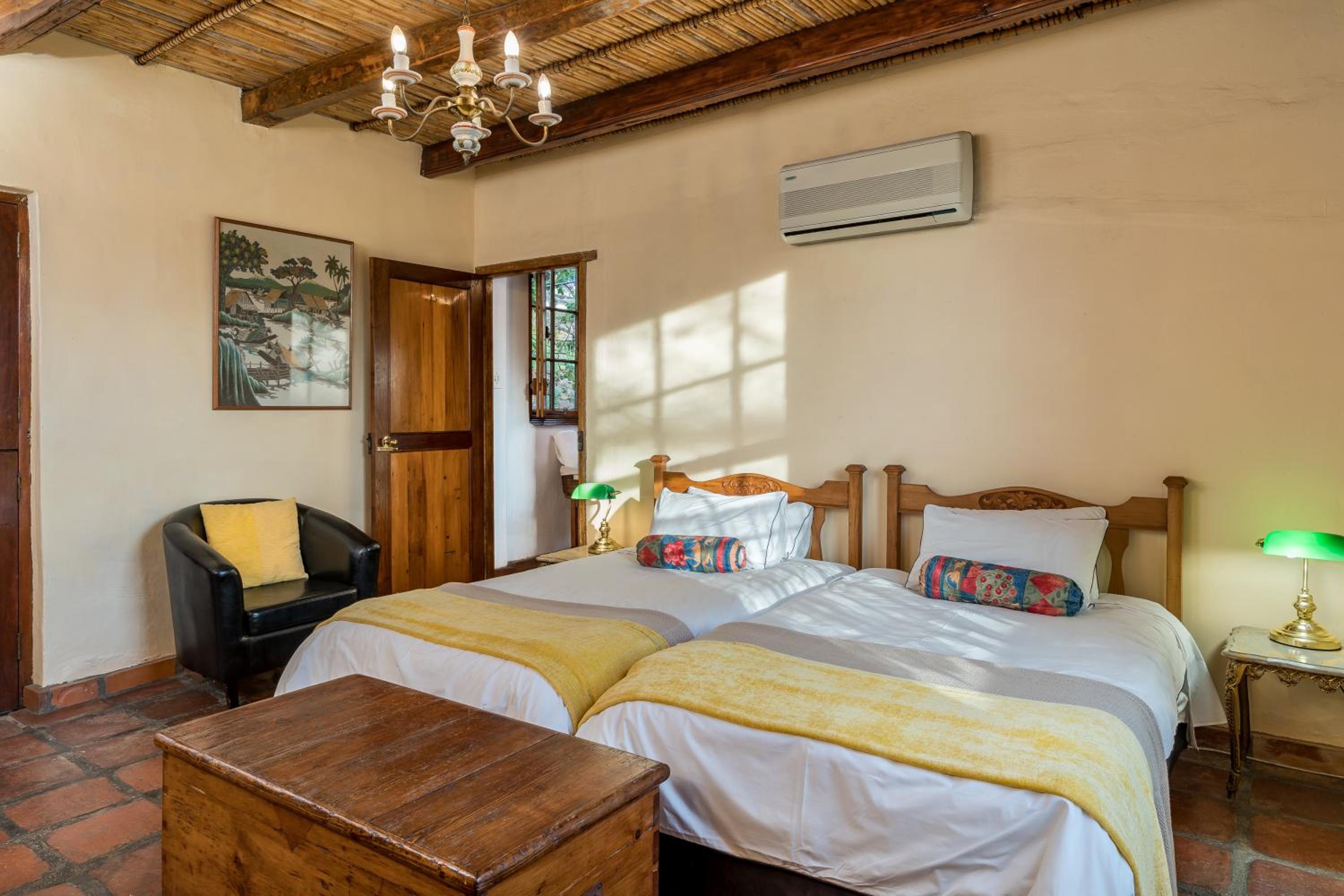 Twin Room - Photo 2