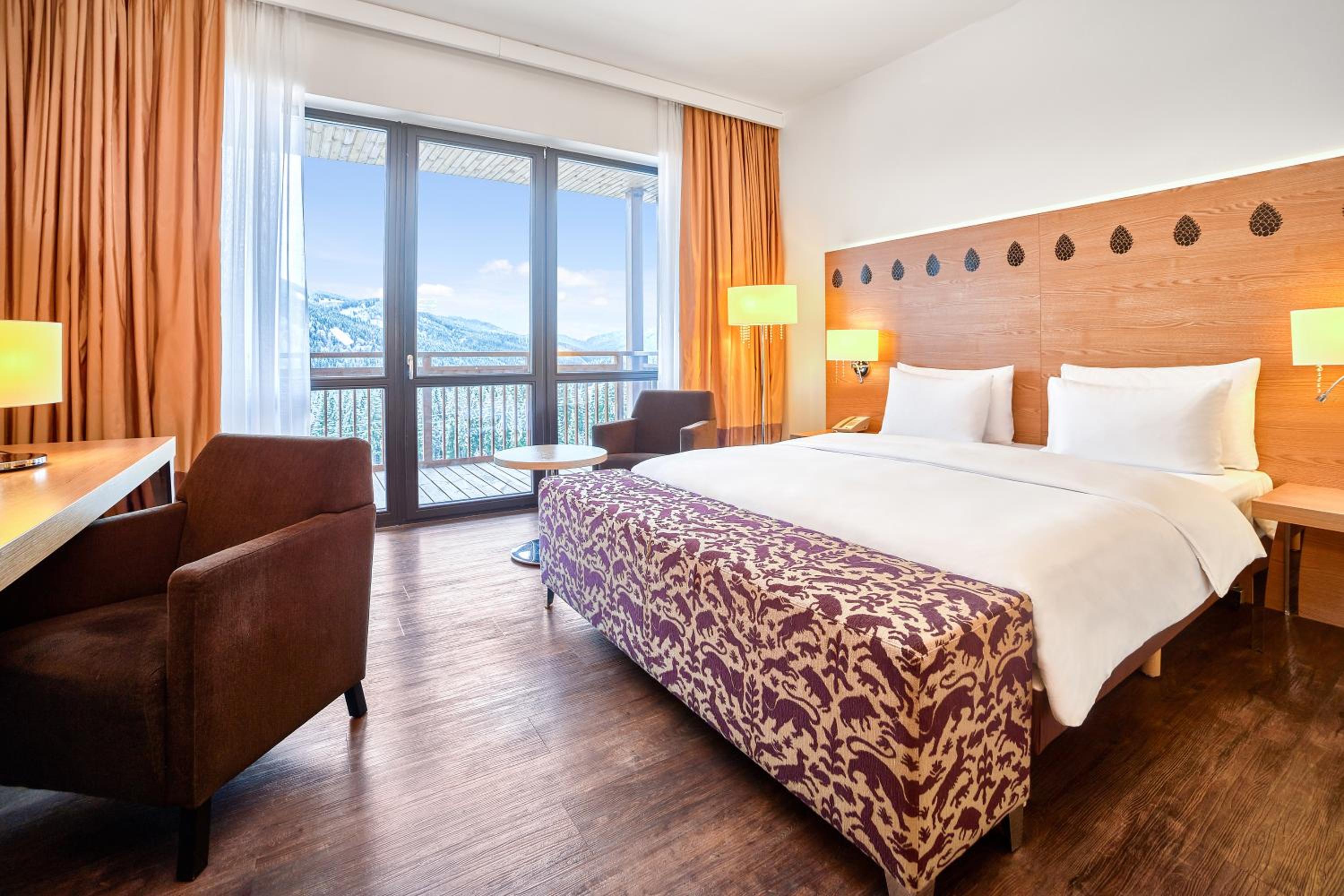 Superior Room with Balcony - Photo 5
