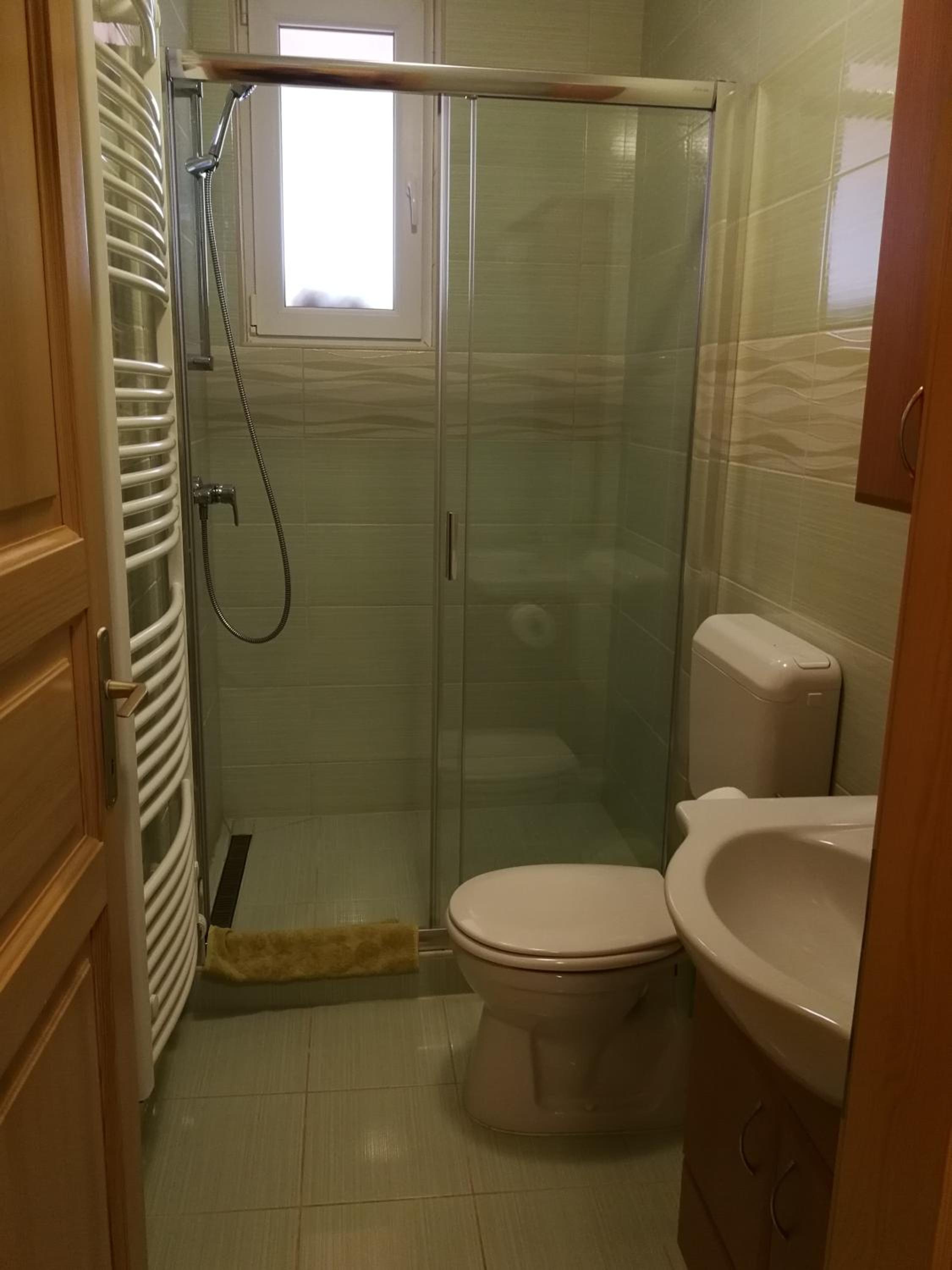 Family Room with Bathroom photo 2