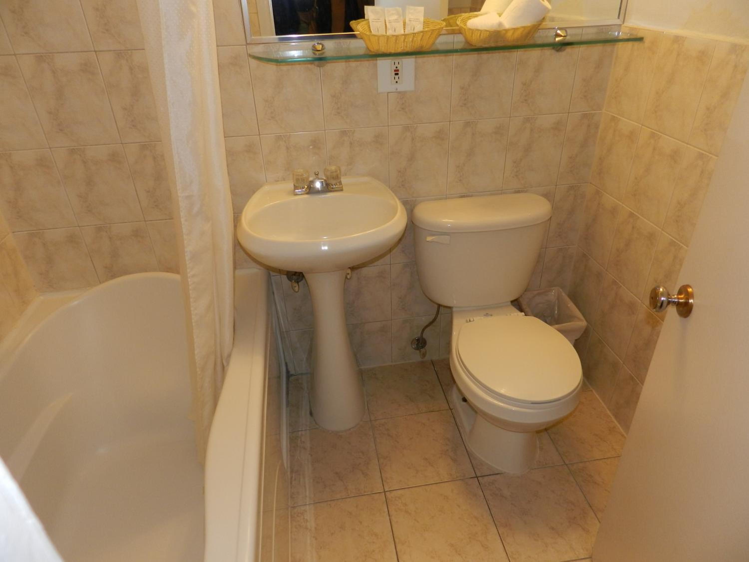 Queen Room - Photo 5
