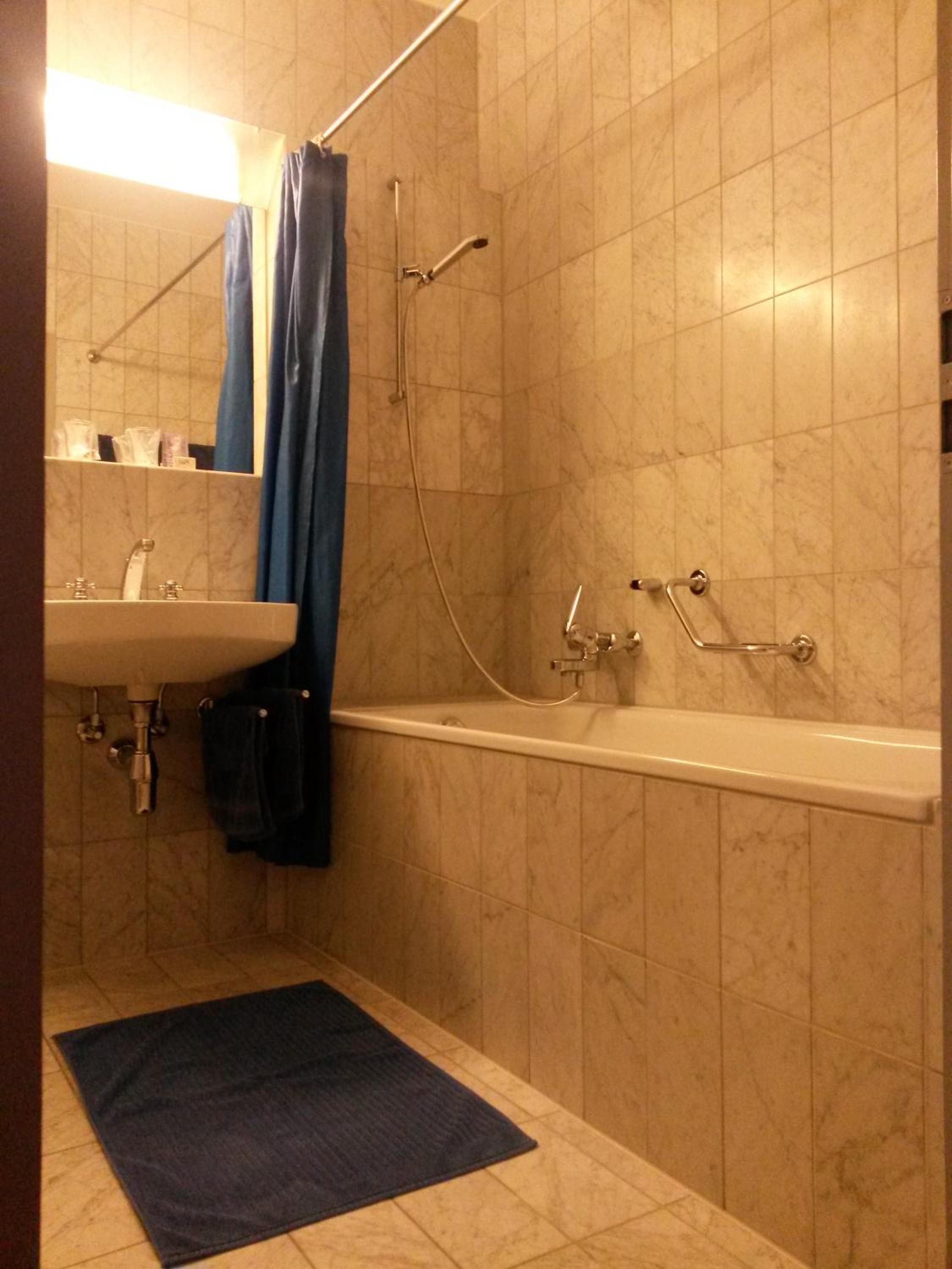 Double or Twin Room with Bathroom photo 2