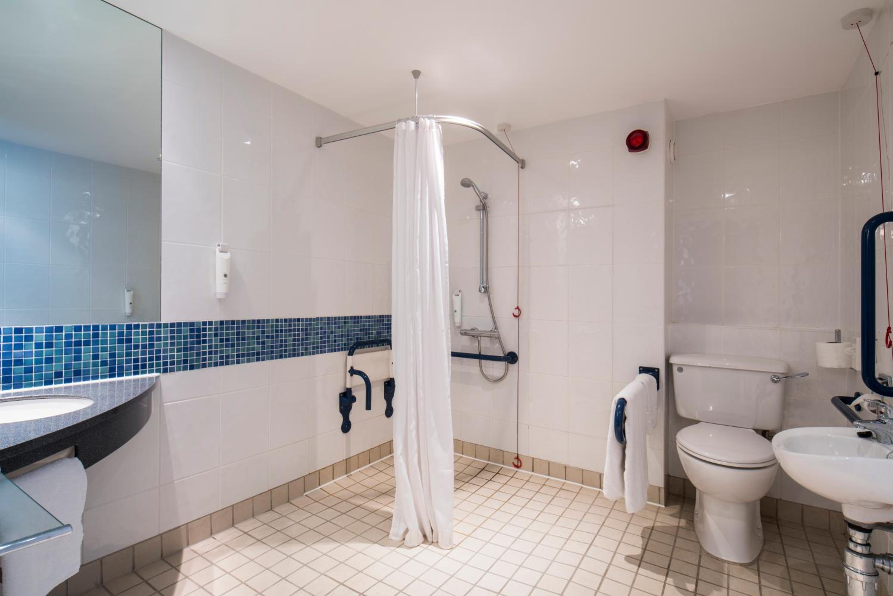 Standard Twin Room with Free Hot Breakfast - Accessible - Photo 5