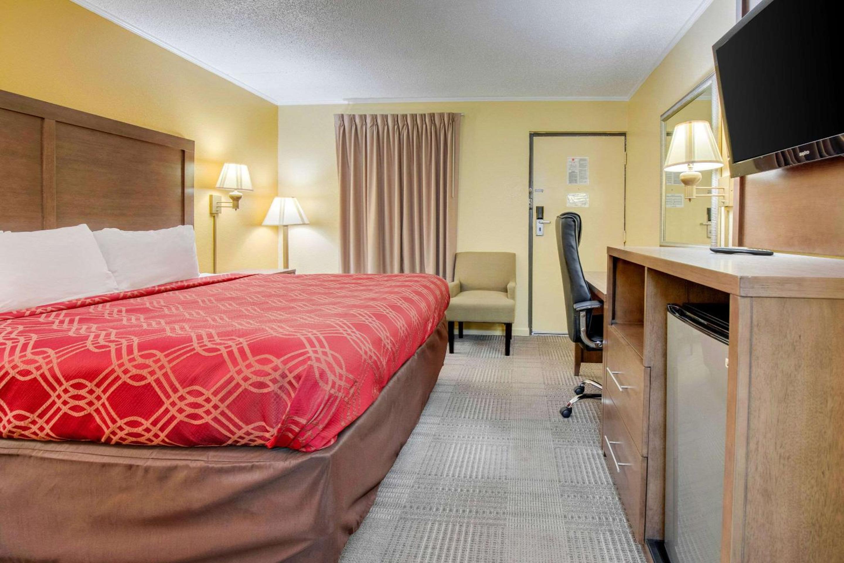 King Room - Accessible/Non-Smoking - Photo 1