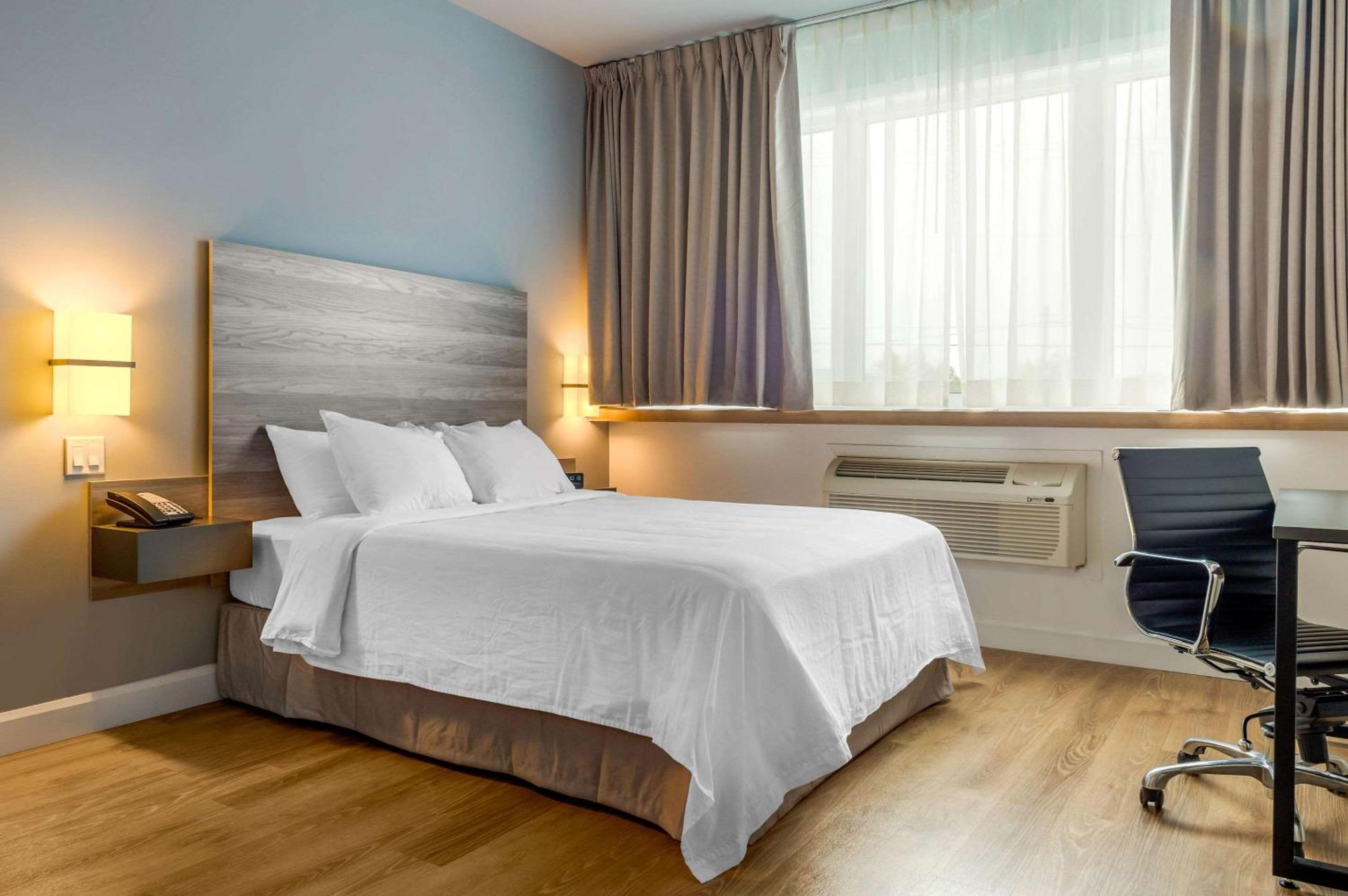 Queen Room - Accessible/Non-Smoking - Photo 2