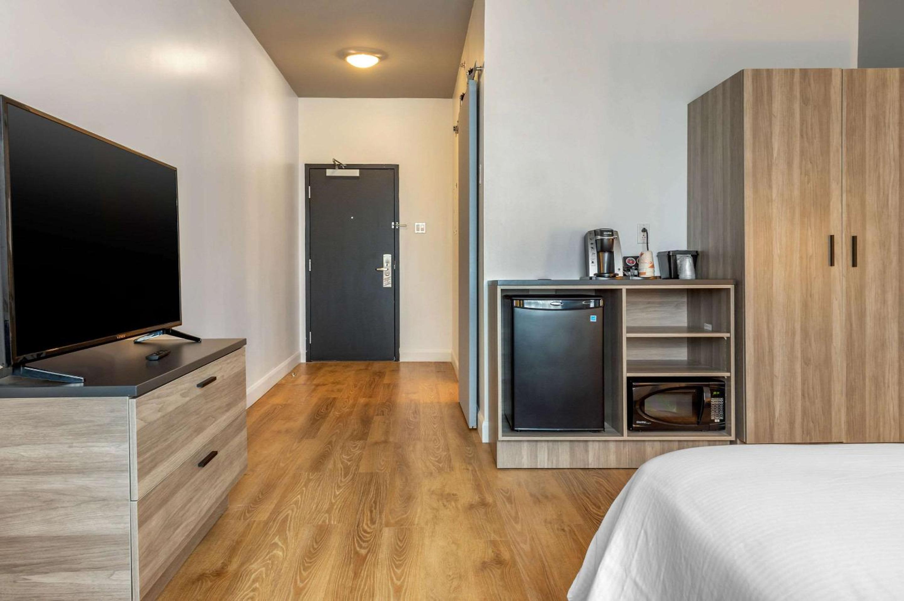 Queen Room - Accessible/Non-Smoking - Photo 3